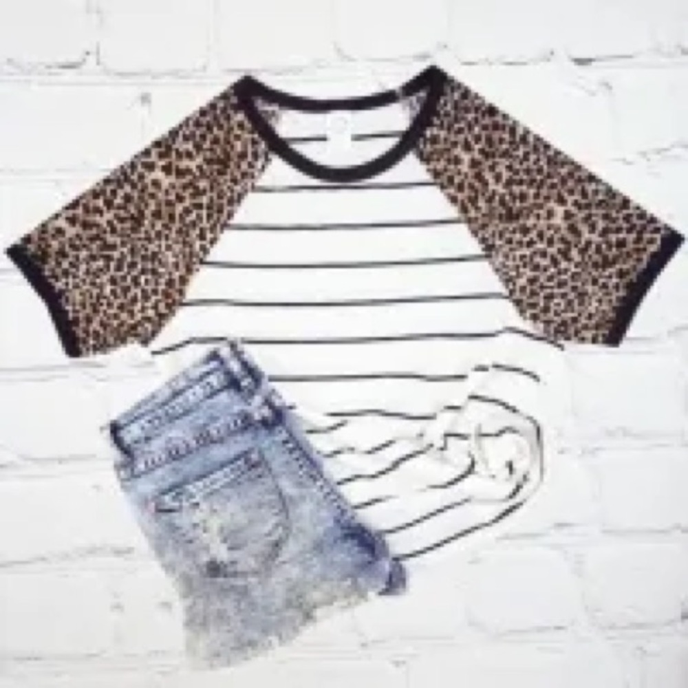 Black stripe leopard top